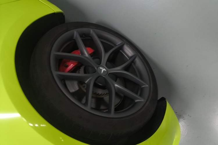 Used Tesla Model 3 2021 Performance High-Performance All-Wheel-Drive Version Left Front Wheel Hub
