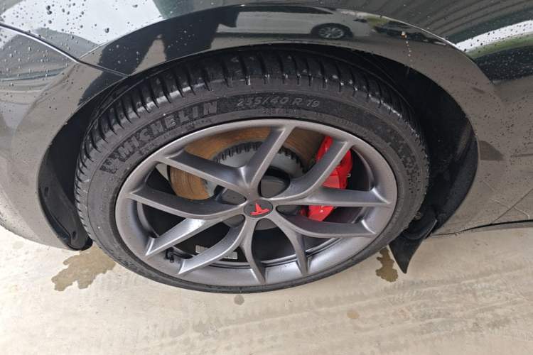 Used Tesla Model 3 2021 Performance High-Performance All-Wheel-Drive Version Left Front Wheel Hub
