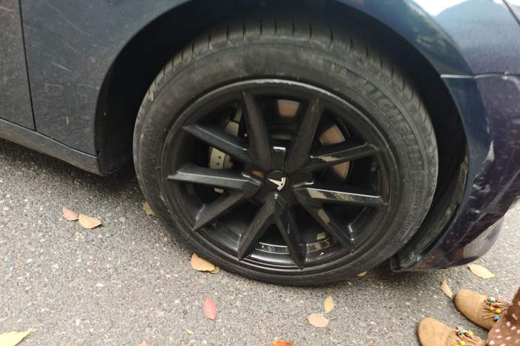 Used Tesla Model 3 2021 Standard Range Rear-Wheel Drive Upgraded Version 3D6 Right Front Wheel Hub