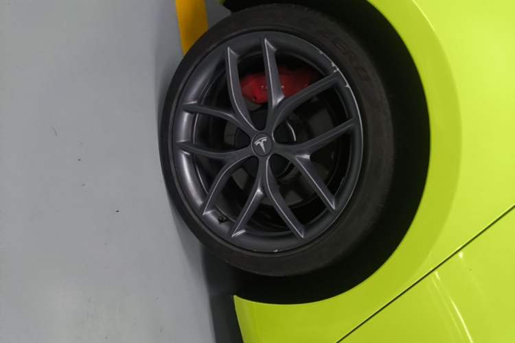 Used Tesla Model 3 2021 Performance High-Performance All-Wheel-Drive Version Right Rear Wheel Hub
