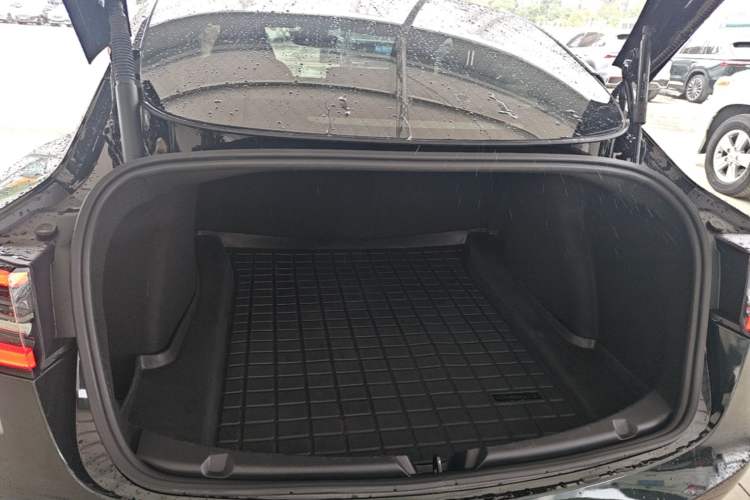 Used Tesla Model 3 2021 Performance High-Performance All-Wheel-Drive Version Trunk