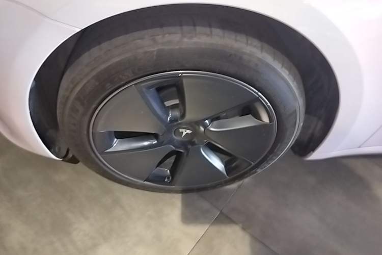 Used Tesla Model 3 2021 Standard Range Rear-Wheel Drive Upgraded Version 3D6 Left Front Wheel Hub