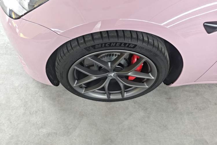 Used Tesla Model 3 2021 Revised Performance Version with All-Wheel Drive 3D1 Left Front Wheel Hub