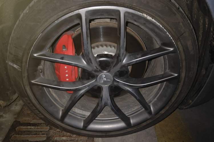 Used Tesla Model 3 2021 Revised Performance Version with All-Wheel Drive 3D1 Right Front Wheel Hub