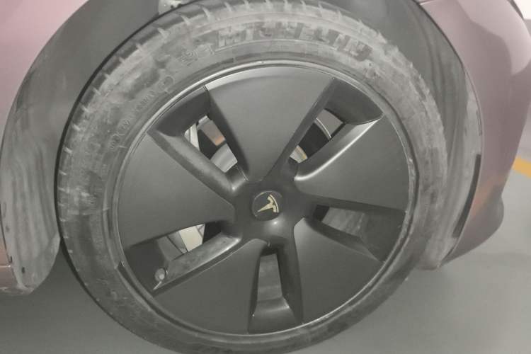 Used Tesla Model 3 2021 Standard Range Rear-Wheel Drive Upgraded Version 3D6 Right Front Wheel Hub