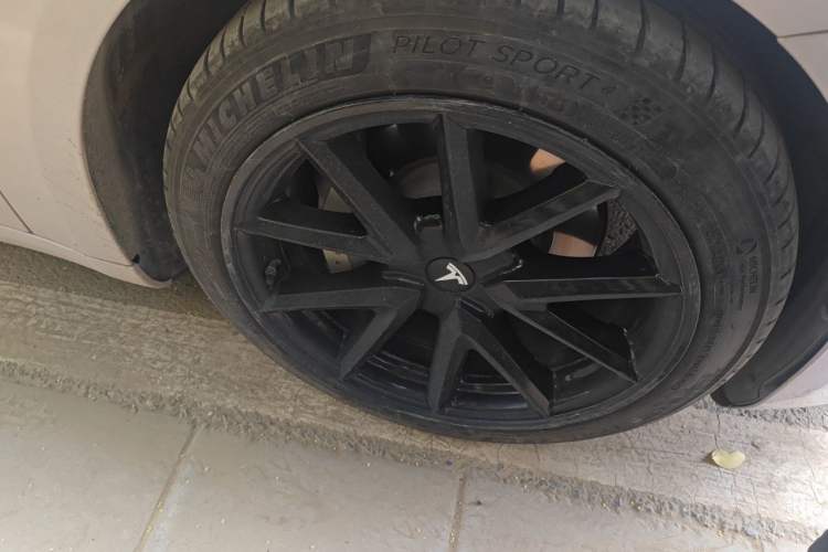 Used Tesla Model 3 2021 Standard Range Rear-Wheel Drive Upgraded Version 3D6 Right Front Wheel Hub