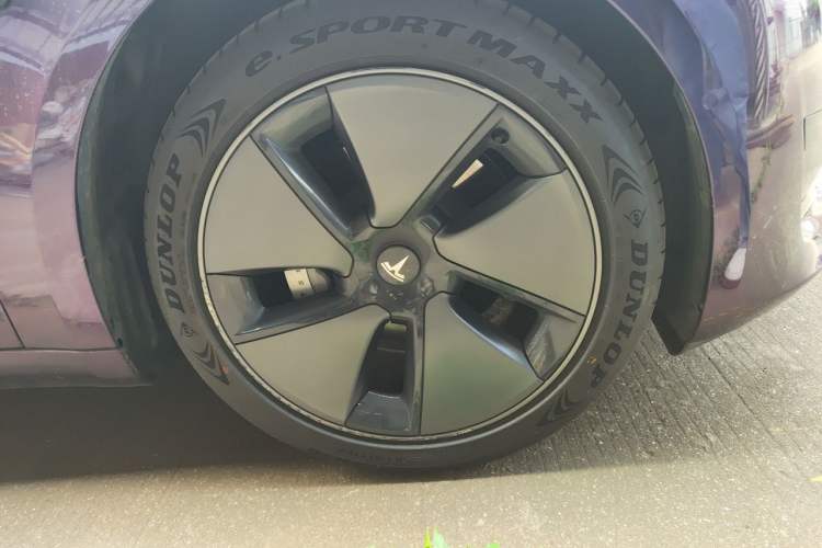 Used Tesla Model 3 2021 Standard Range Rear-Drive Upgraded Version Right Front Wheel Hub
