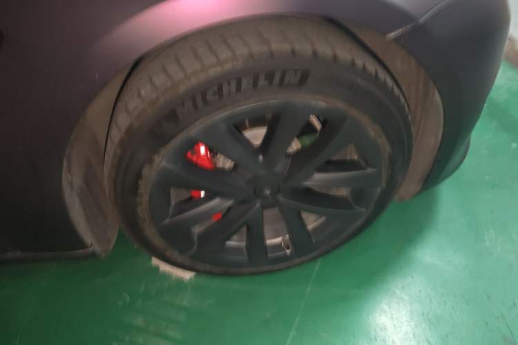 Used Tesla Model 3 2021 Standard Range Rear-Drive Upgraded Version Right Front Wheel Hub