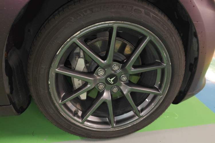 Used Tesla Model 3 2021 Standard Range Rear-Drive Upgraded Version Right Front Wheel Hub