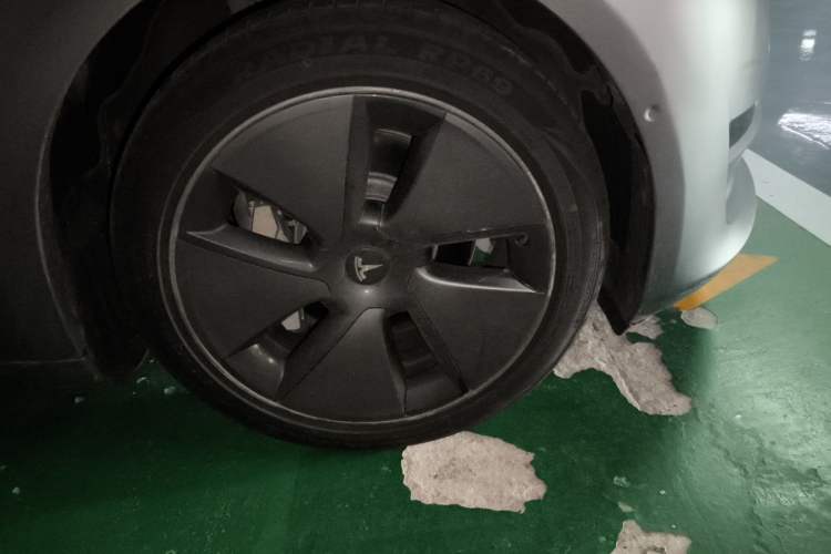 Used Tesla Model 3 2021 Standard Range Rear-Wheel Drive Upgraded Version 3D6 Right Front Wheel Hub