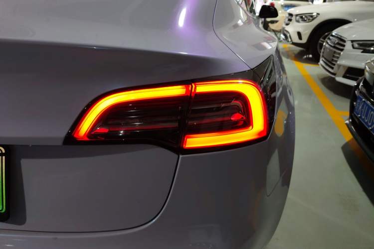 Used Tesla Model 3 2021 Standard Range Rear-Wheel Drive Upgraded Version 3D6 Right Rear Taillight