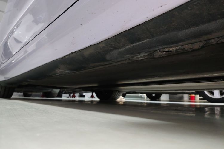 Used Tesla Model 3 2021 Standard Range Rear-Wheel Drive Upgraded Version 3D6 Right Side Sill