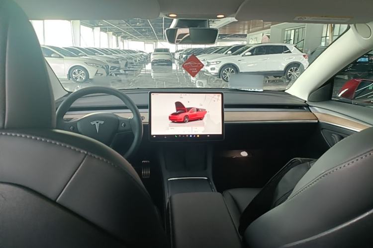 Used Tesla Model 3 2021 Revised Version II – Performance High-Performance All-Wheel-Drive Edition Center Console