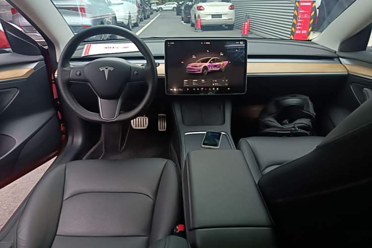 Used Tesla Model 3 2021 Revised Version II – Performance High-Performance All-Wheel-Drive Edition Center Console