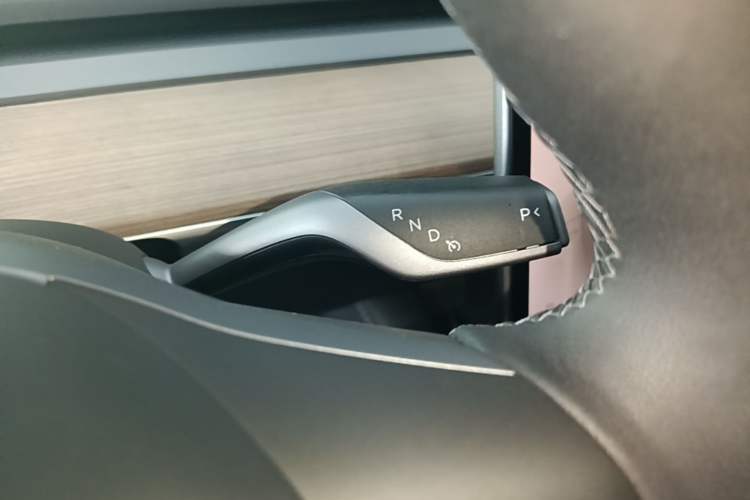 Used Tesla Model 3 2021 Revised Version II – Performance High-Performance All-Wheel-Drive Edition Gear Lever