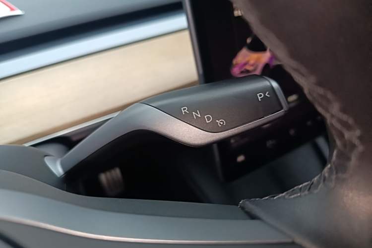 Used Tesla Model 3 2021 Revised Version II – Performance High-Performance All-Wheel-Drive Edition Gear Lever