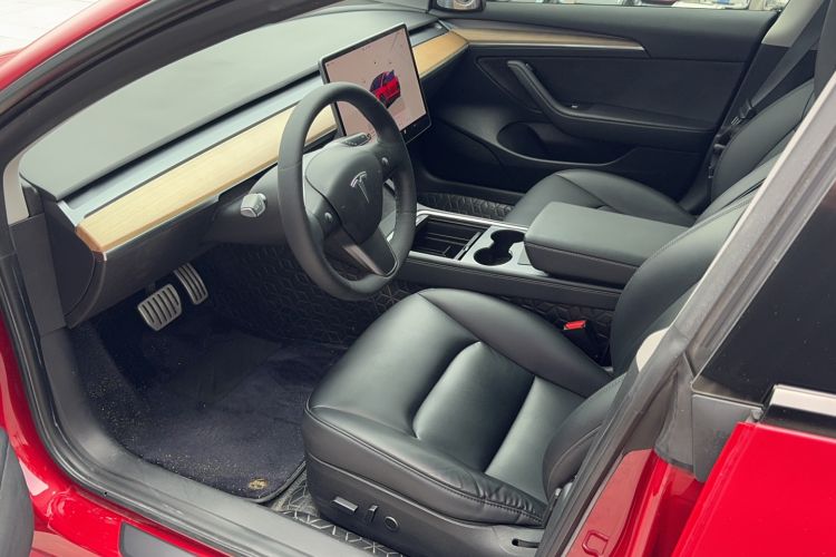 Used Tesla Model 3 2021 Revised Version II – Performance High-Performance All-Wheel-Drive Edition Interior 1
