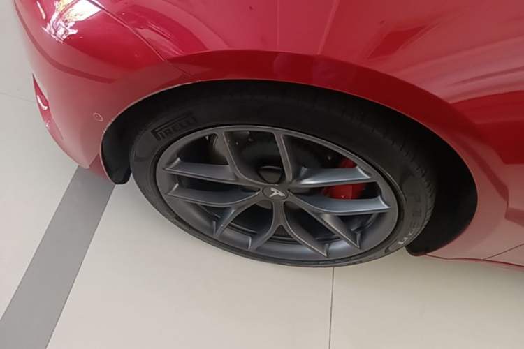 Used Tesla Model 3 2021 Performance High-Performance All-Wheel-Drive Version 3D6 Left Front Wheel Hub
