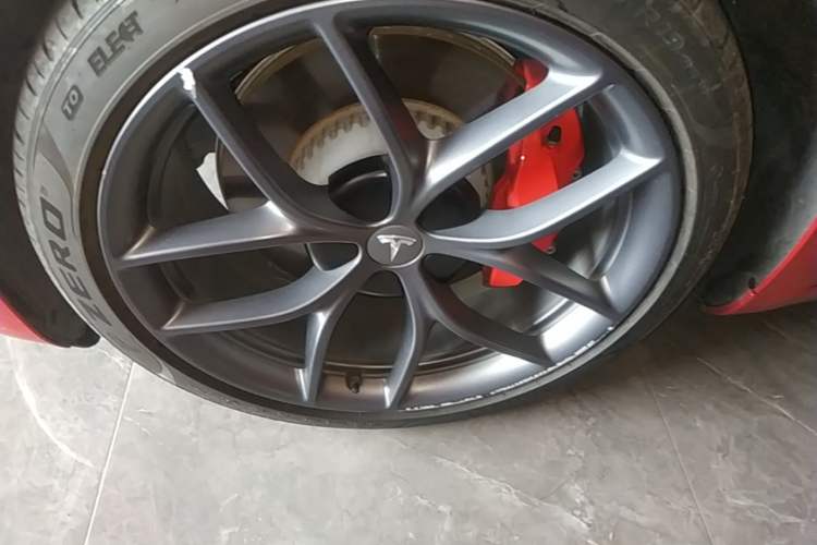 Used Tesla Model 3 2021 Performance High-Performance All-Wheel-Drive Version Left Front Wheel Hub