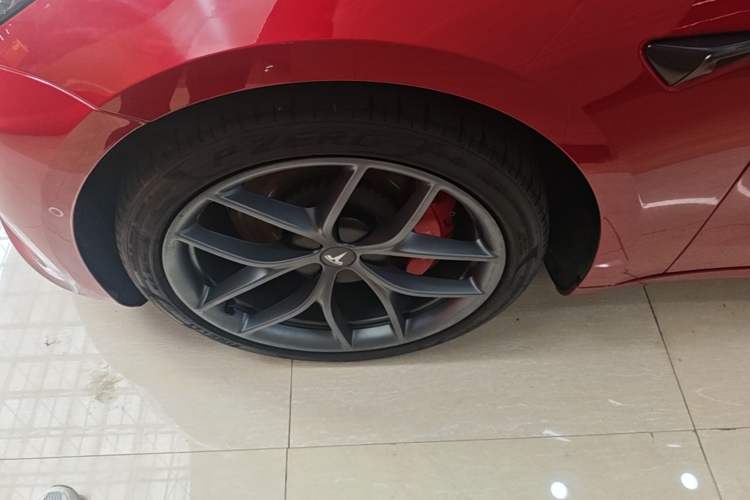 Used Tesla Model 3 2021 Performance High-Performance All-Wheel-Drive Version Left Front Wheel Hub