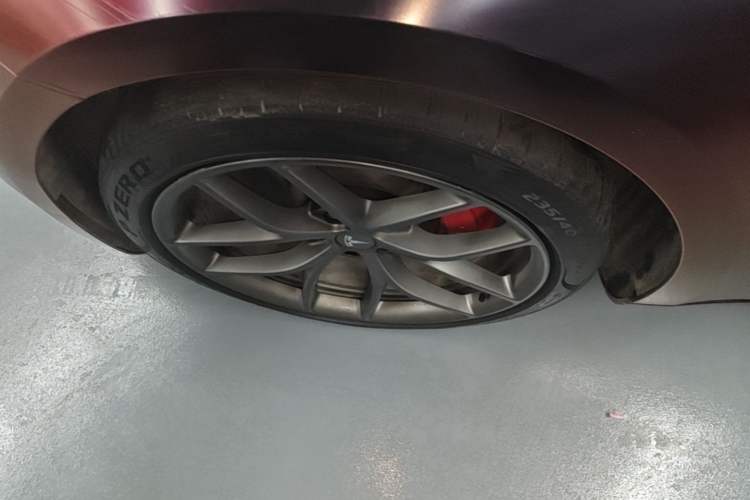 Used Tesla Model 3 2021 Performance High-Performance All-Wheel-Drive Version Left Front Wheel Hub