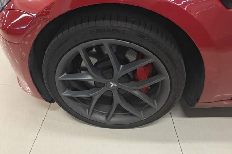 Used Tesla Model 3 2021 Performance High-Performance All-Wheel-Drive Version Left Front Wheel Hub