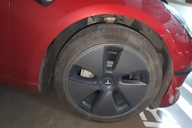 Used Tesla Model 3 2021 Standard Range Rear-Drive Upgraded Version Right Front Wheel Hub