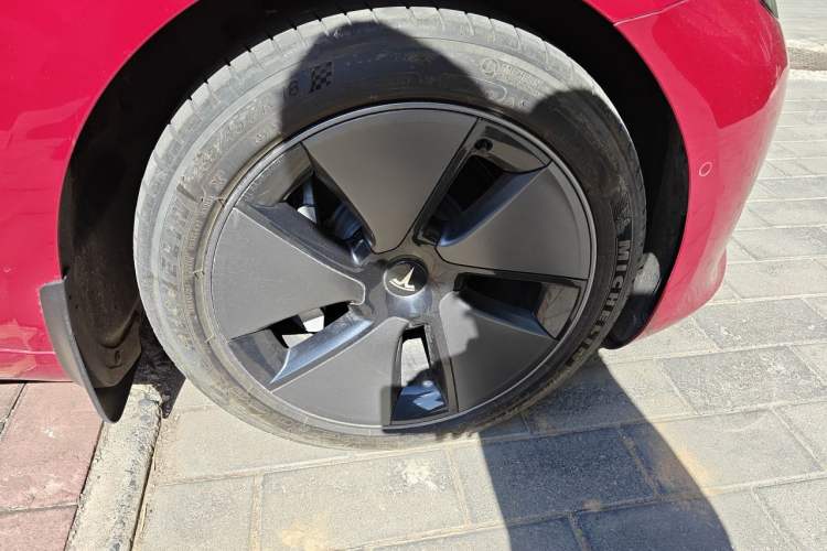 Used Tesla Model 3 2021 Standard Range Rear-Drive Upgraded Version Right Front Wheel Hub