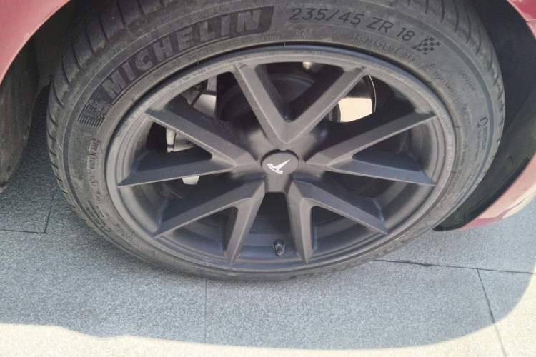 Used Tesla Model 3 2021 Standard Range Rear-Drive Upgraded Version Right Front Wheel Hub