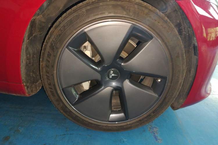Used Tesla Model 3 2021 Standard Range Rear-Drive Upgraded Version Right Front Wheel Hub