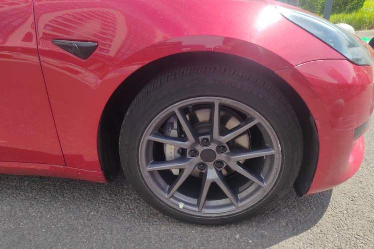Used Tesla Model 3 2021 Standard Range Rear-Drive Upgraded Version Right Front Wheel Hub