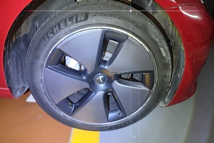 Used Tesla Model 3 2021 Standard Range Rear-Drive Upgraded Version Right Front Wheel Hub