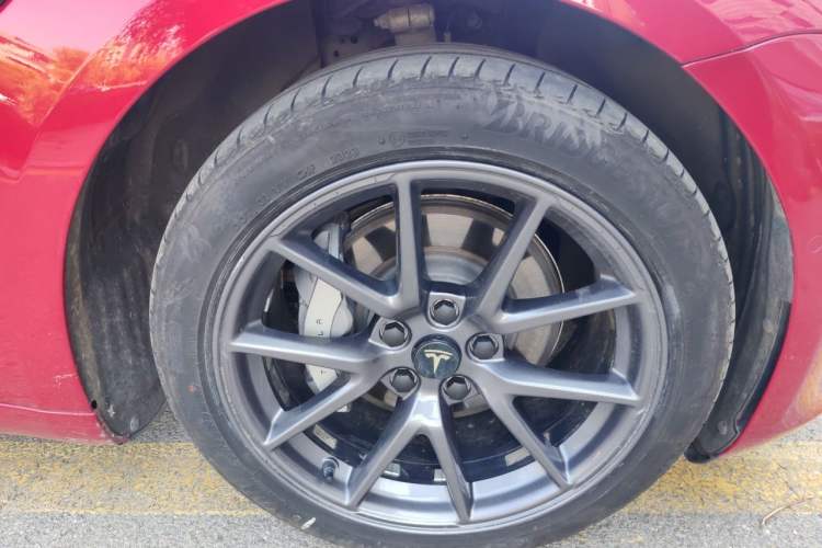 Used Tesla Model 3 2021 Standard Range Rear-Drive Upgraded Version Right Front Wheel Hub