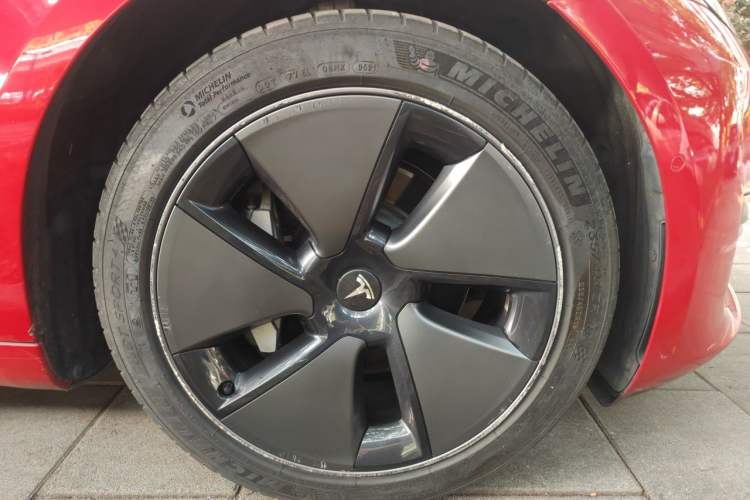 Used Tesla Model 3 2021 Standard Range Rear-Drive Upgraded Version Right Front Wheel Hub