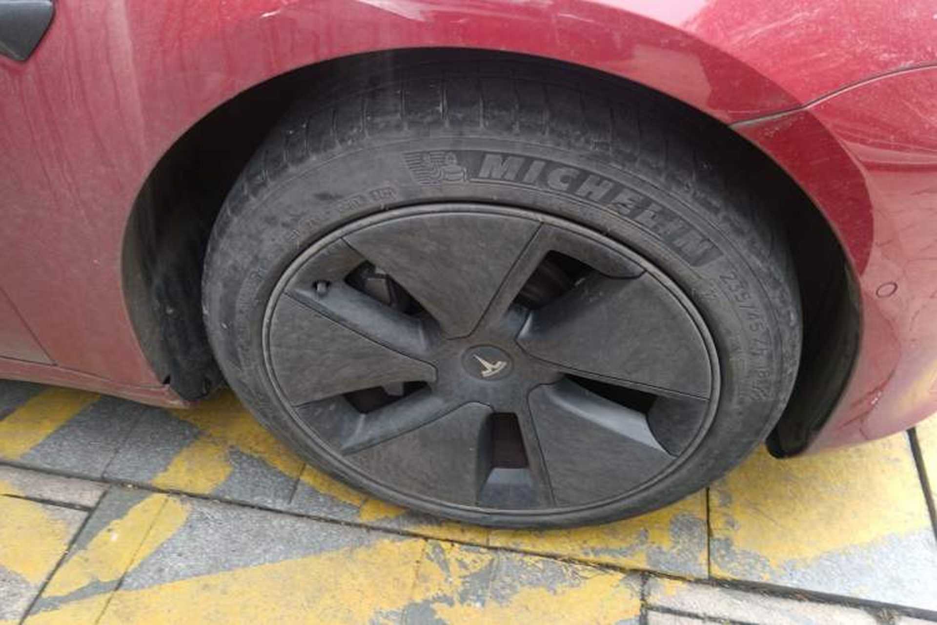 Used Tesla Model 3 2021 Standard Range Rear-Drive Upgraded Version Right Front Wheel Hub