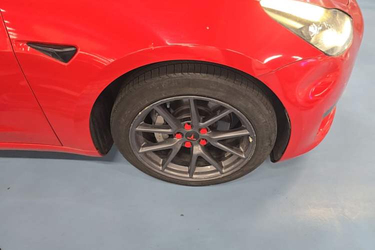 Used Tesla Model 3 2021 Standard Range Rear-Drive Upgraded Version Right Front Wheel Hub