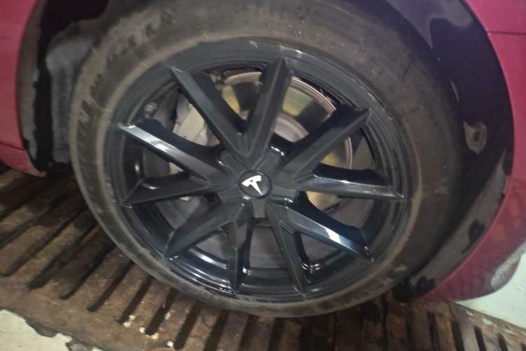 Used Tesla Model 3 2021 Standard Range Rear-Drive Upgraded Version Right Front Wheel Hub