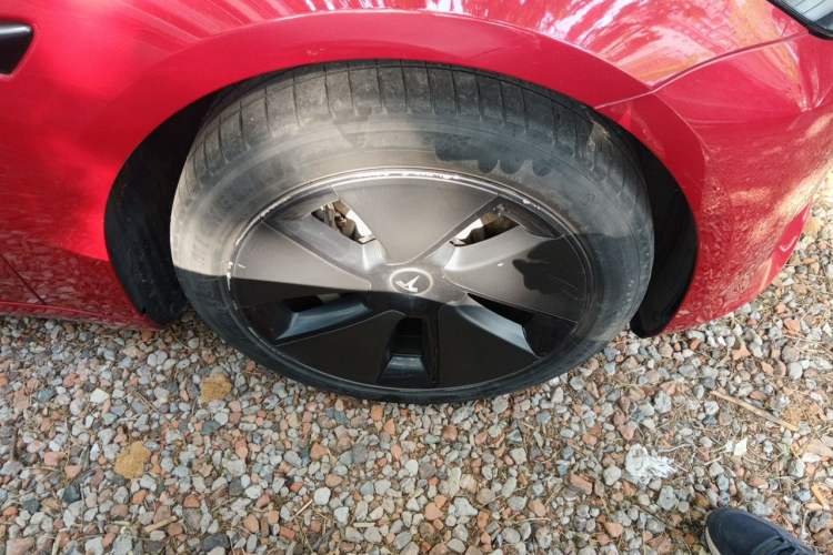 Used Tesla Model 3 2021 Standard Range Rear-Drive Upgraded Version Right Front Wheel Hub