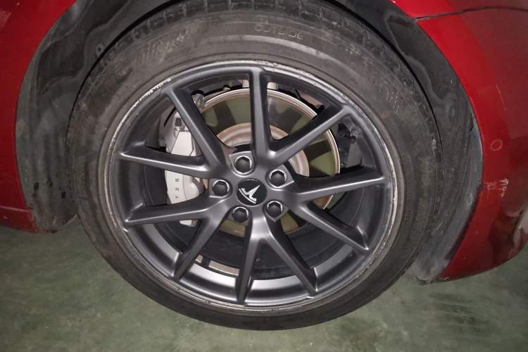 Used Tesla Model 3 2021 Standard Range Rear-Drive Upgraded Version Right Front Wheel Hub