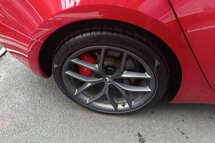 Used Tesla Model 3 2021 Revised Version II – Performance High-Performance All-Wheel-Drive Edition Right Rear Wheel Hub