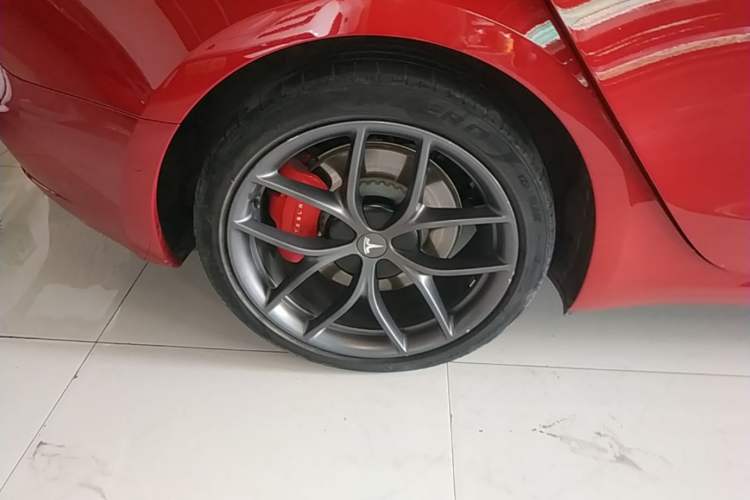 Used Tesla Model 3 2021 Performance High-Performance All-Wheel-Drive Version Right Rear Wheel Hub