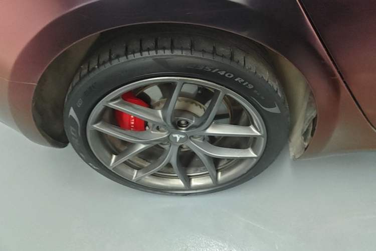 Used Tesla Model 3 2021 Performance High-Performance All-Wheel-Drive Version Right Rear Wheel Hub