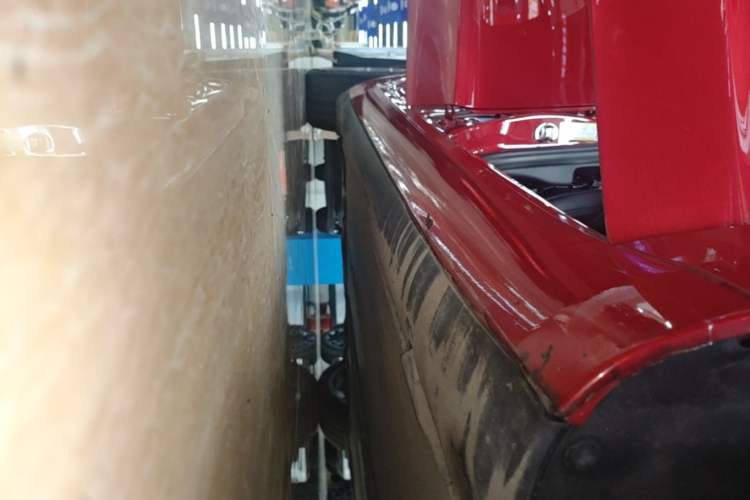Used Tesla Model 3 2021 Performance High-Performance All-Wheel-Drive Version Right Side Sill