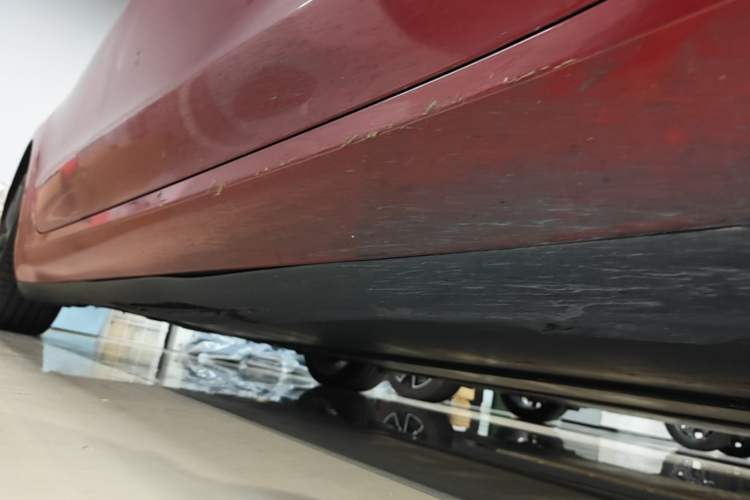 Used Tesla Model 3 2021 Performance High-Performance All-Wheel-Drive Version Right Side Sill