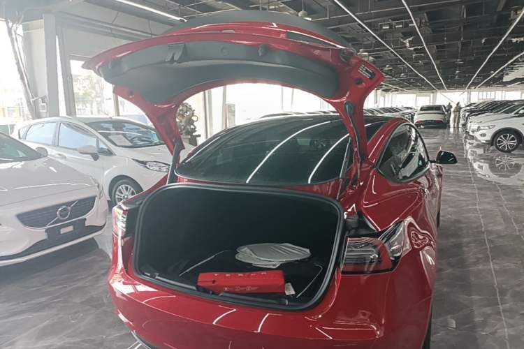 Used Tesla Model 3 2021 Revised Version II – Performance High-Performance All-Wheel-Drive Edition Trunk