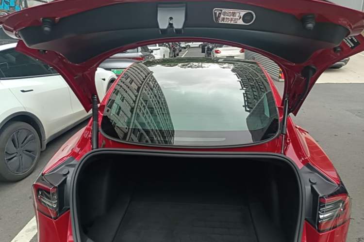 Used Tesla Model 3 2021 Revised Version II – Performance High-Performance All-Wheel-Drive Edition Trunk
