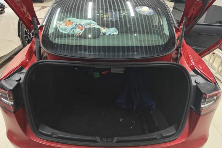 Used Tesla Model 3 2021 Performance High-Performance All-Wheel-Drive Version Trunk