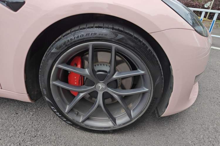 Used Tesla Model 3 2021 Performance High-Performance All-Wheel-Drive Version Right Front Wheel Hub