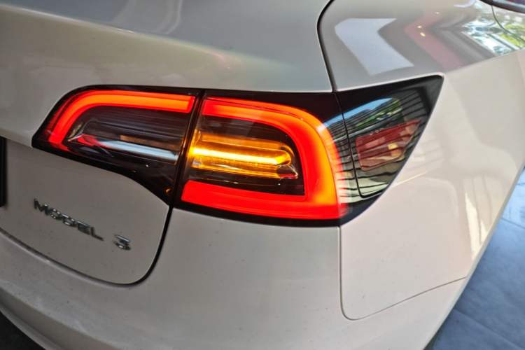 Used Tesla Model 3 2021 Standard Range Rear-Drive Upgraded Version Right Rear Taillight