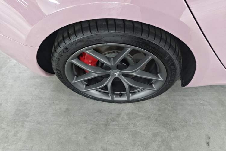 Used Tesla Model 3 2021 Revised Performance Version with All-Wheel Drive 3D1 Right Rear Wheel Hub